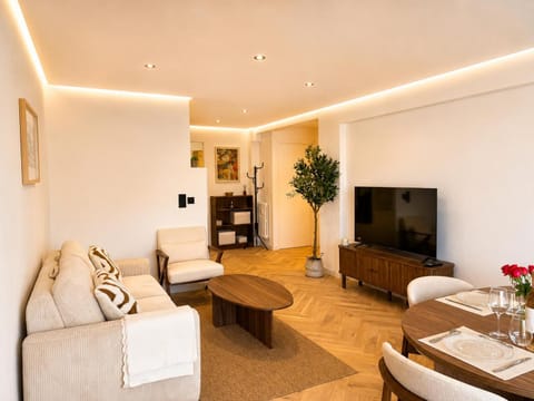 Communal lounge/ TV room, Living room, Seating area
