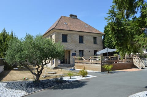 Property building, Garden, Balcony/Terrace