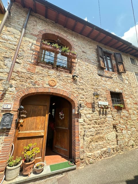 Property building, Facade/entrance, Day, Landmark view