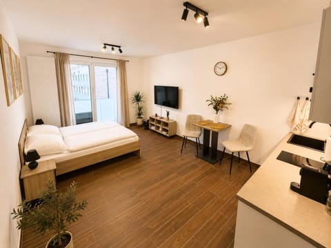 Bed, TV and multimedia, Bedroom