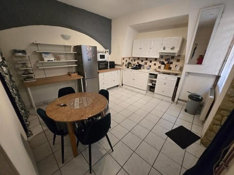 Kitchen or kitchenette, Dining area, oven, stove