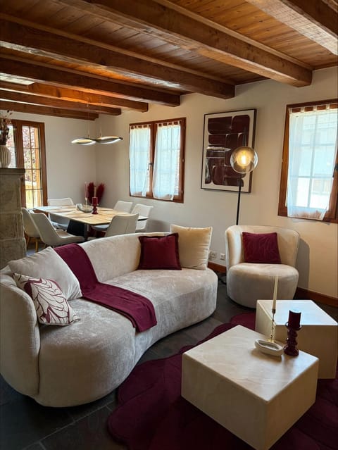 Living room, Seating area