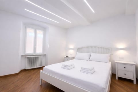 Bed, Photo of the whole room, Bedroom, internet, towels