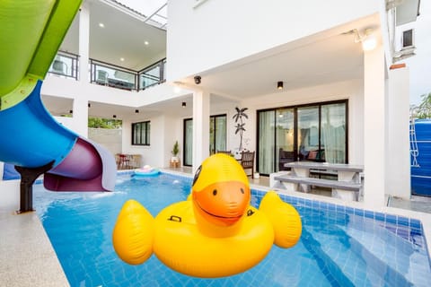 Property building, Swimming pool