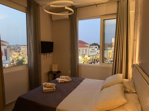 Bed, TV and multimedia, View (from property/room), Bedroom, towels