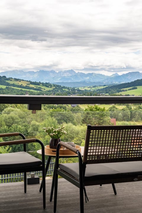 View (from property/room), Balcony/Terrace, Mountain view