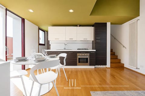 Kitchen or kitchenette, Dining area, stove