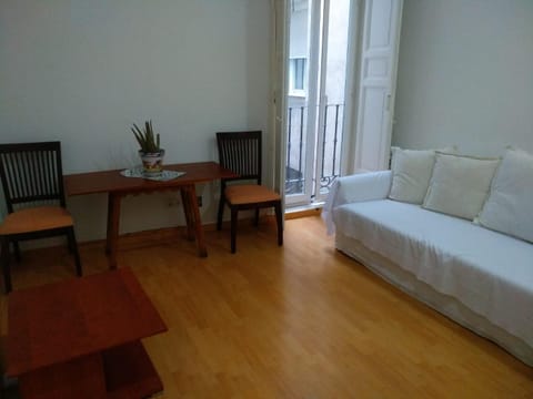 Bed, Living room, Photo of the whole room, Seating area, Dining area, Bedroom