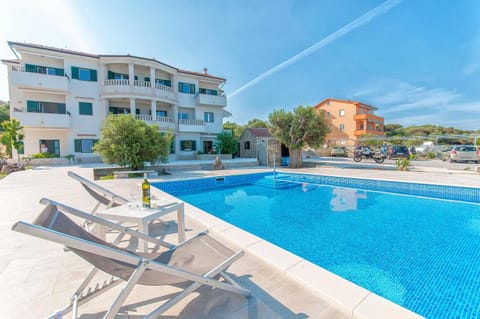 Property building, Garden, On site, Swimming pool