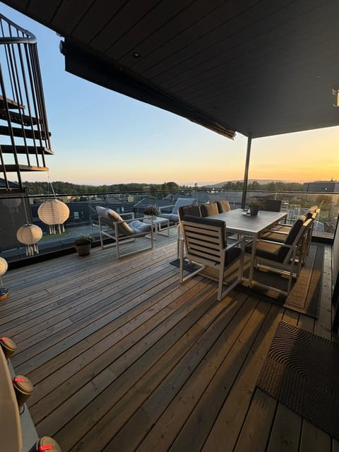 Patio, View (from property/room), Balcony/Terrace, Seating area, Dining area