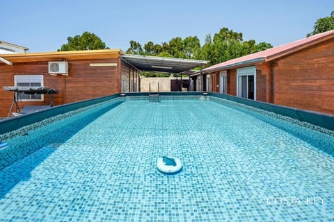 Day, Pool view, Swimming pool, sunbed