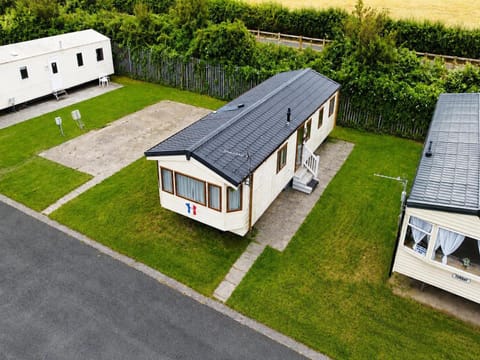 Property building, Spring, Day, Neighbourhood, Natural landscape, Bird's eye view, Garden, Garden view