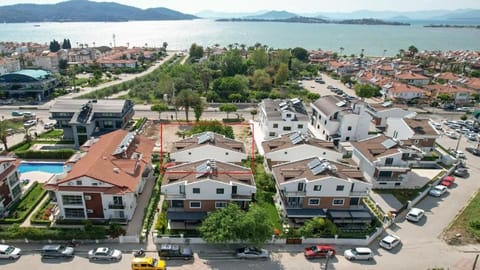 Property building, Nearby landmark, Day, Neighbourhood, Natural landscape, Bird's eye view, City view, Mountain view, Sea view