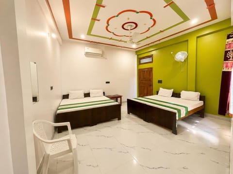 Bed, Living room, Photo of the whole room, Seating area, Bedroom, air conditioner