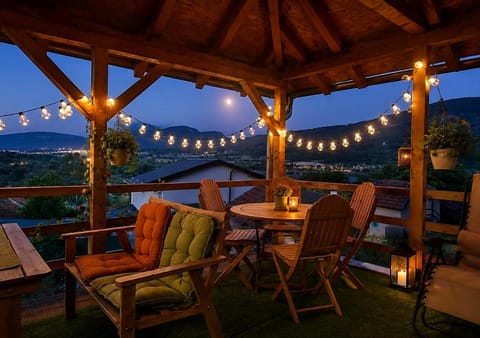 Balcony/Terrace, Seating area, Mountain view