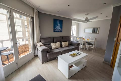 TV and multimedia, Living room, Seating area, Dining area, fireplace