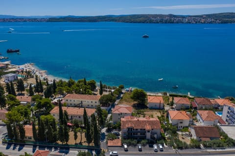 Property building, Facade/entrance, Bird's eye view, View (from property/room), Beach, Sea view, Area and facilities