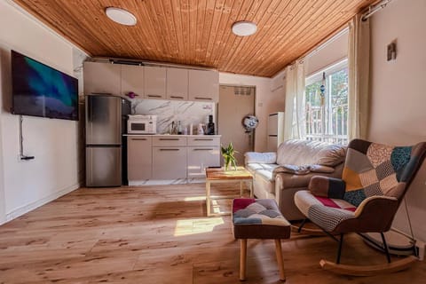 TV and multimedia, Kitchen or kitchenette, Living room, Seating area
