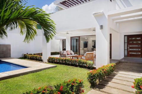 Patio, Spring, Garden, Pool view, Swimming pool