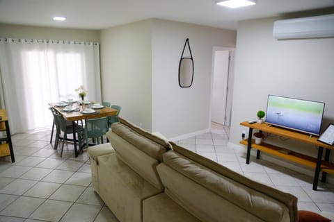 TV and multimedia, Living room, Seating area, Dining area, air conditioner
