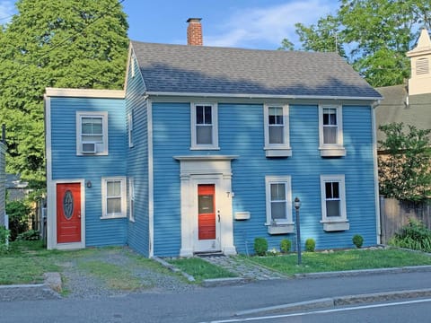 Property building, Facade/entrance, Day, Neighbourhood, Summer, Garden, Quiet street view, fireplace