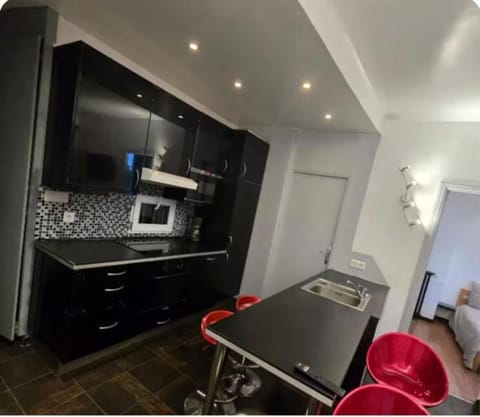TV and multimedia, Dining area, oven, stove