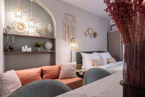 Bed, Living room, Photo of the whole room