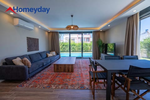 TV and multimedia, Living room, Seating area, Dining area