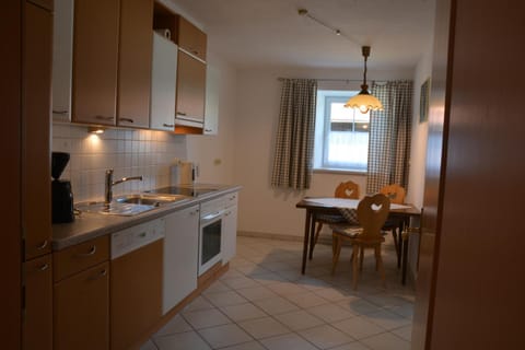 Coffee/tea facilities, Kitchen or kitchenette