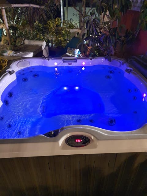 Hot Tub, Spa and wellness centre/facilities