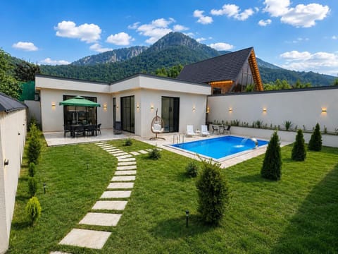 Property building, Natural landscape, Garden, Garden view, Mountain view, Pool view, Swimming pool, sunbed