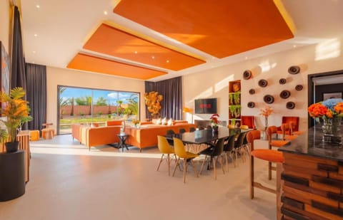 Communal lounge/ TV room, TV and multimedia, Living room, Seating area, Dining area, Evening entertainment