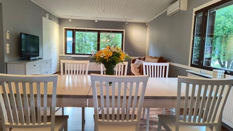 Communal lounge/ TV room, Living room, Dining area
