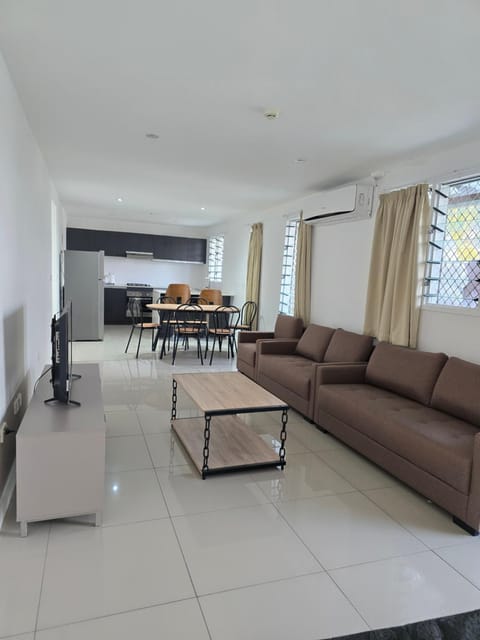 TV and multimedia, Kitchen or kitchenette, Living room, Seating area, Dining area