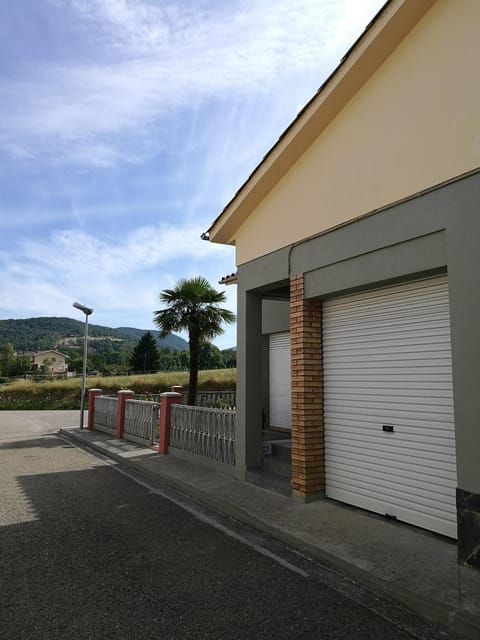 Facade/entrance, Off site