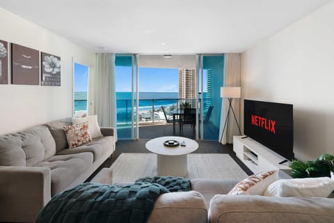 Communal lounge/ TV room, TV and multimedia, Living room, Seating area, Dining area, Evening entertainment, Sea view