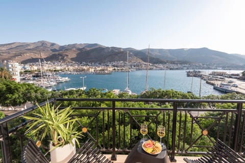 Nearby landmark, Day, Natural landscape, View (from property/room), Balcony/Terrace, City view, Mountain view, Sea view