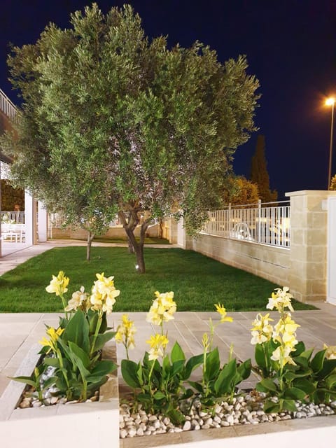 Property building, Garden