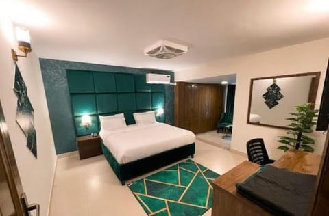 Living room, Bedroom, fireplace, air conditioner