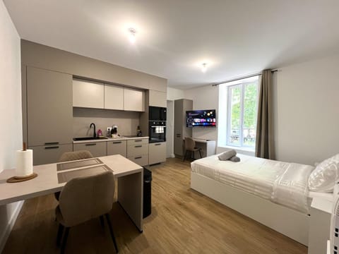 Photo of the whole room, Seating area, Dining area, Bedroom, kitchen