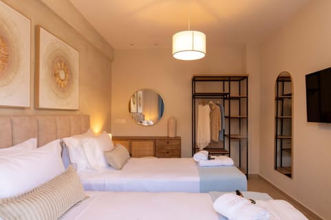 Bed, TV and multimedia, Photo of the whole room, Bedroom, towels, wardrobe