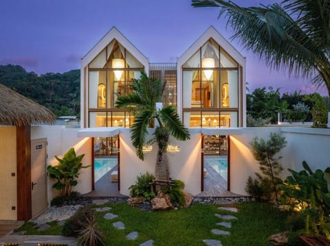 Property building, Bird's eye view, Swimming pool