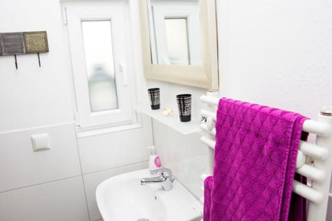 Photo of the whole room, Decorative detail