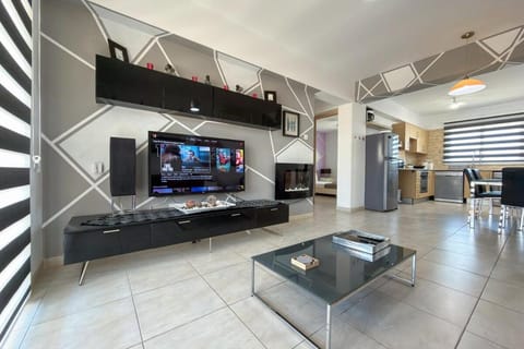 Communal lounge/ TV room, TV and multimedia, Living room, Seating area, Evening entertainment