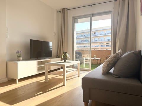 Communal lounge/ TV room, TV and multimedia, Balcony/Terrace, Seating area