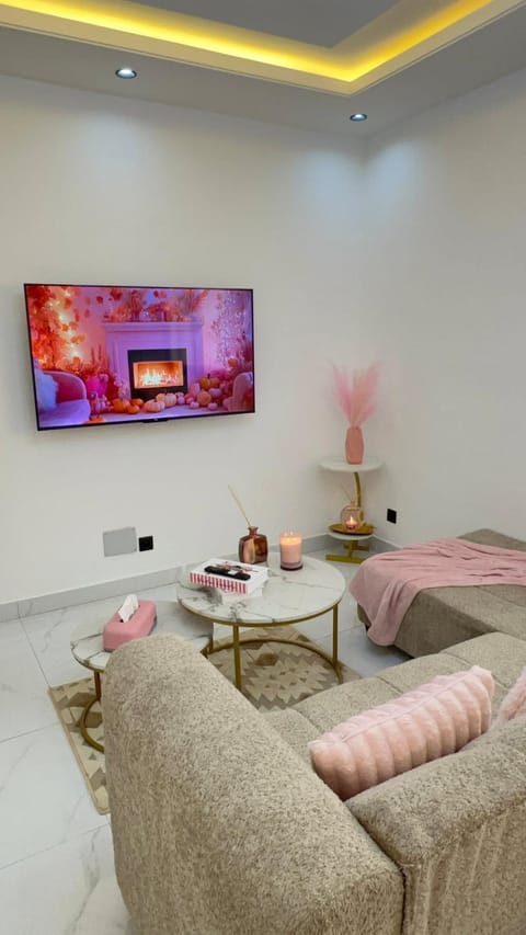 Communal lounge/ TV room, TV and multimedia, Living room