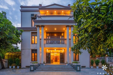 Property building, Facade/entrance, Garden