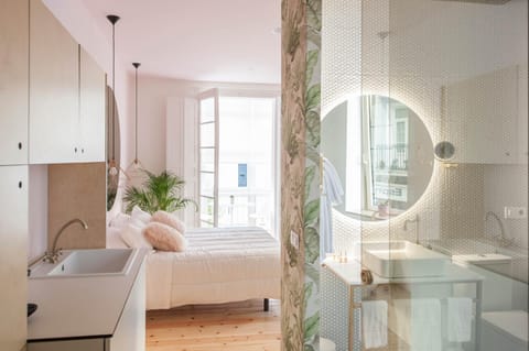 Kitchen or kitchenette, Bedroom