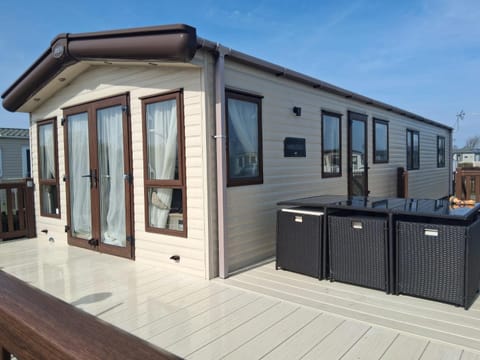 Property building, Balcony/Terrace