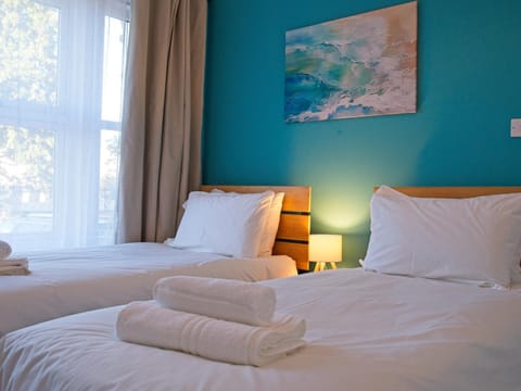 Bed, Photo of the whole room, Bedroom, towels